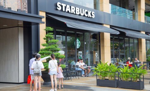 The decoration style of Starbucks in Vietnam