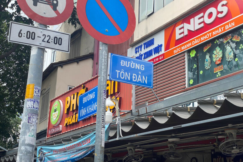 The best district to eat food in ho chi minh city at the corner of vinh khanh and ton dan in d4